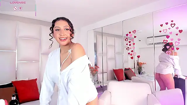 Snapshot of AishaAnderson chatting on February 17, 2026, 1:18 pm AishaAnderson online show from February 17, 2026, 1:18 pm