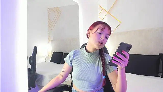 Snapshot of Martinaa_Garcia chatting on December 2, 2025, 7:42 pm Martinaa Garcia online show from December 2, 2025, 7:42 pm