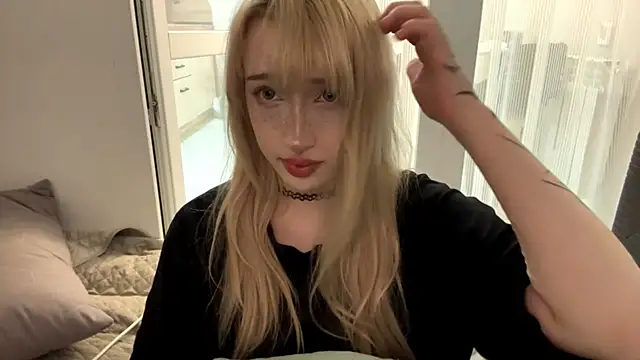 Milkmoriee online show from October 18, 2025, 5:25 pm