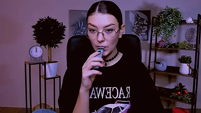 AnaSteisher online show from October 19, 2025, 9:21 am