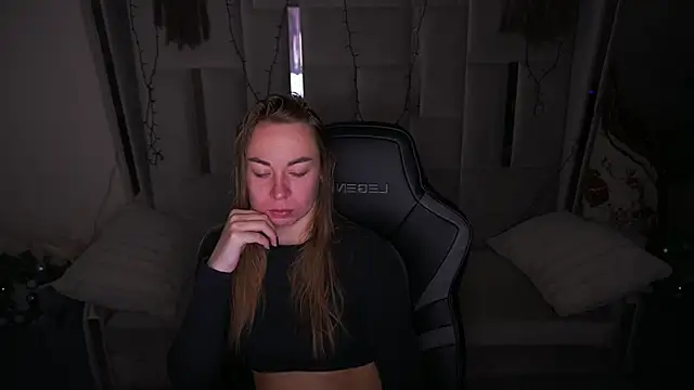 VixenMuse online show from March 5, 2026, 9:11 pm