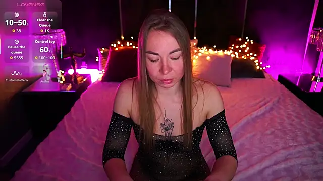 VixenMuse online show from April 6, 2026, 8:32 pm