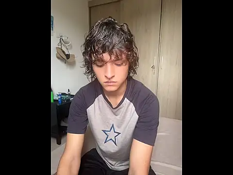 Snapshot of JoelnClouds chatting on May 19, 2026, 4:35 pm JoelnClouds online show from May 19, 2026, 4:35 pm