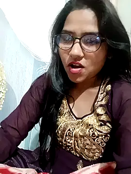 Vanshika1432 online show from November 10, 2025, 5:01 pm