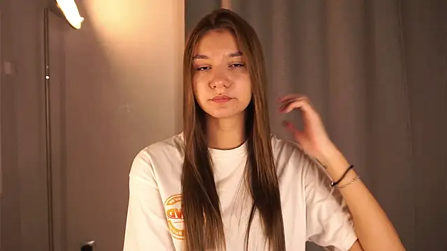 BrynnHolverson online show from October 17, 2025, 4:20 pm