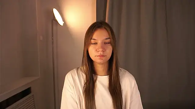 BrynnHolverson online show from October 18, 2025, 4:41 pm