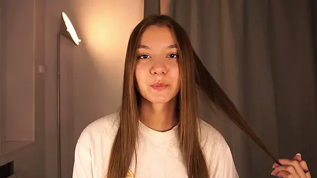 BrynnHolverson online show from October 20, 2025, 5:13 pm