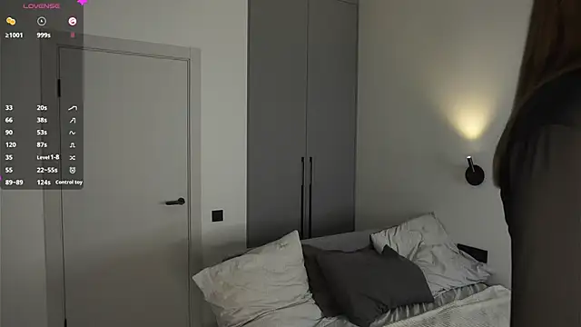 BrynnHolverson online show from November 26, 2025, 7:04 pm