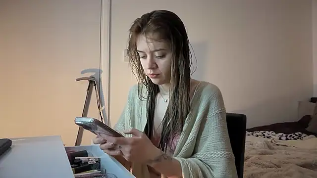 YasmineLace online show from December 16, 2025, 11:32 pm