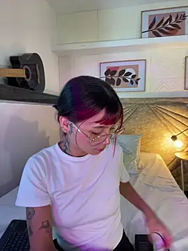 Emma duff online show from March 28, 2026, 7:35 pm