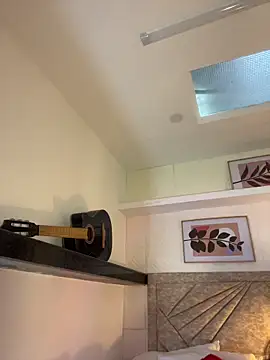 Emma duff online show from April 18, 2026, 7:58 pm