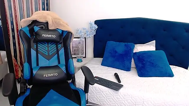 Snapshot of Scarlett_Glows1 chatting on October 22, 2025, 7:57 pm Scarlett Glows1 online show from October 22, 2025, 7:57 pm