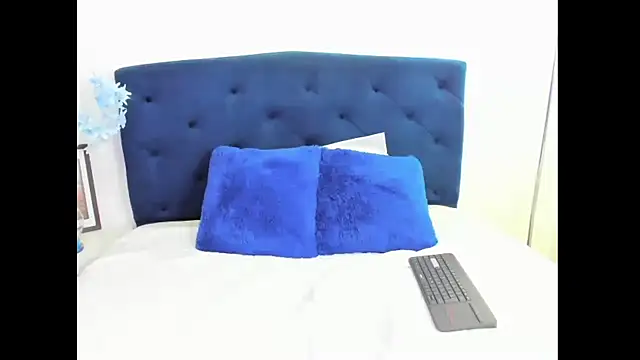 Snapshot of Scarlett_Glows1 chatting on October 27, 2025, 10:58 pm Scarlett Glows1 online show from October 27, 2025, 10:58 pm