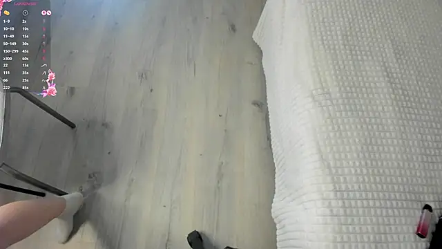 NayaValen online show from April 8, 2026, 5:07 am