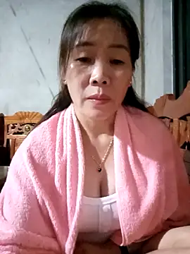 tabby-cat11 online show from December 4, 2025, 2:04 pm