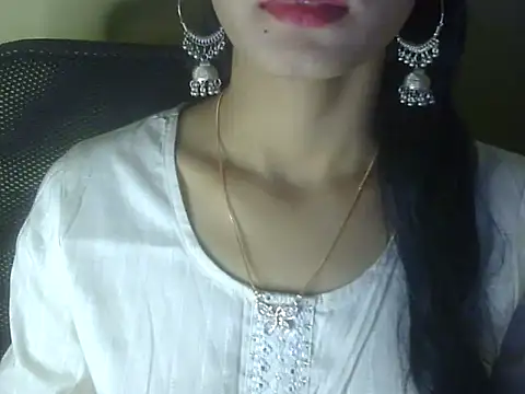 Snapshot of Shezi_N chatting on February 5, 2026, 1:49 pm Shezi N online show from February 5, 2026, 1:49 pm