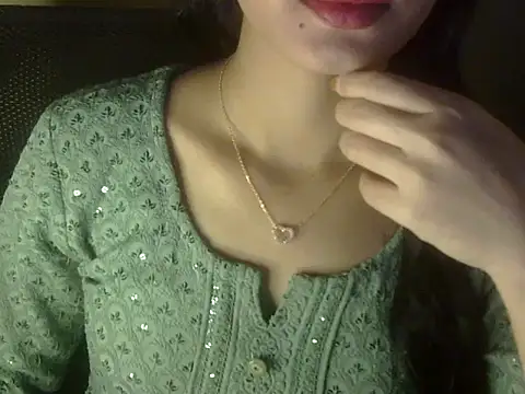 Snapshot of Shezi_N chatting on February 17, 2026, 3:08 pm Shezi N online show from February 17, 2026, 3:08 pm