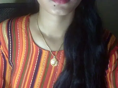 Snapshot of Shezi_N chatting on July 15, 2026, 3:28 pm Shezi N online show from July 15, 2026, 3:28 pm