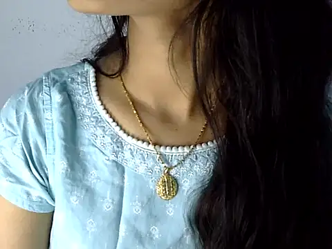 Snapshot of Shezi_N chatting on July 31, 2026, 3:44 pm Shezi N online show from July 31, 2026, 3:44 pm