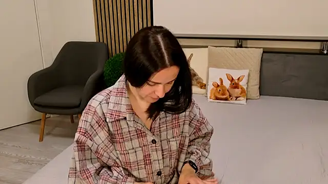 DitaNoir online show from April 14, 2026, 5:57 am