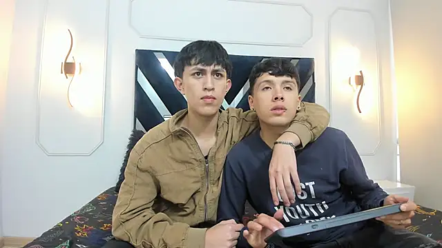 hoot booys  online show from December 22, 2025, 11:29 am