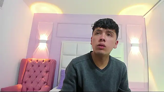 hoot booys  online show from February 22, 2026, 8:18 pm