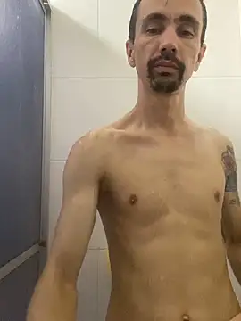 leozin01 online show from March 26, 2026, 11:21 pm