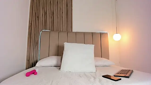 EvaaSinclair online show from March 14, 2026, 8:14 pm