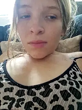 bambiluly online show from November 11, 2025, 8:09 pm