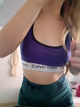 bambiluly online show from November 18, 2025, 7:51 pm