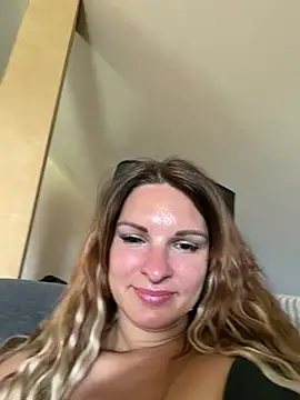 Snapshot of kinkysarahx chatting on June 3, 2026, 10:07 am kinkysarahx online show from June 3, 2026, 10:07 am