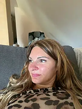 kinkysarahx online show from July 12, 2026, 9:44 am