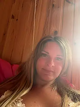 kinkysarahx online show from July 19, 2026, 8:40 am