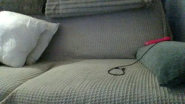 Lolaaa17740 online show from November 28, 2025, 6:43 pm