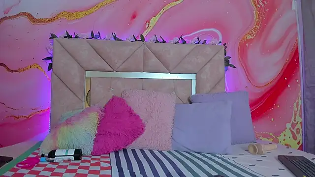 mia  blaze   online show from November 7, 2025, 3:06 am