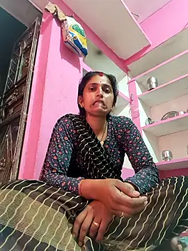 Snapshot of Pooja_shre chatting on February 5, 2026, 7:57 am Pooja shre online show from February 5, 2026, 7:57 am