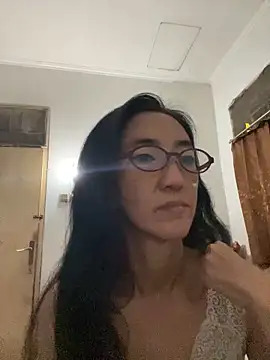 princessD077 online show from November 20, 2025, 5:45 pm