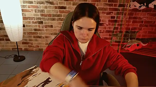 May Bloom online show from November 10, 2025, 5:28 am