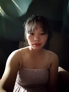 linh-miu99 online show from November 11, 2025, 3:56 pm