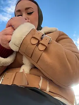 KiraSunshine online show from November 3, 2025, 3:41 am