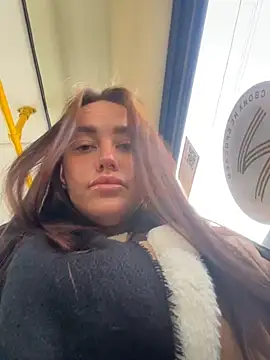 KiraSunshine online show from April 10, 2026, 6:07 am