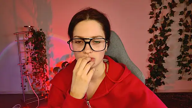 KiraVair online show from April 19, 2026, 6:10 pm