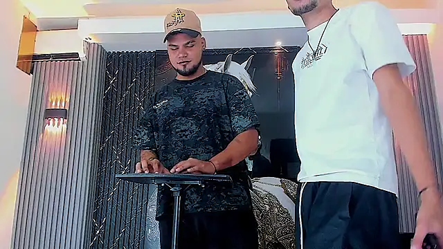 handsome boys22 online show from October 27, 2025, 12:20 pm