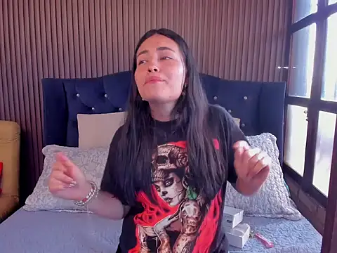 Snapshot of ViolettRouse chatting on November 12, 2025, 3:12 pm ViolettRouse online show from November 12, 2025, 3:12 pm