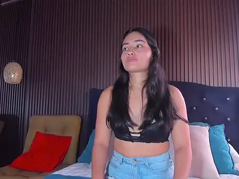 Snapshot of ViolettRouse chatting on November 16, 2025, 4:56 pm ViolettRouse online show from November 16, 2025, 4:56 pm