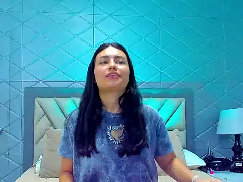 Snapshot of ViolettRouse chatting on November 28, 2025, 3:58 pm ViolettRouse online show from November 28, 2025, 3:58 pm