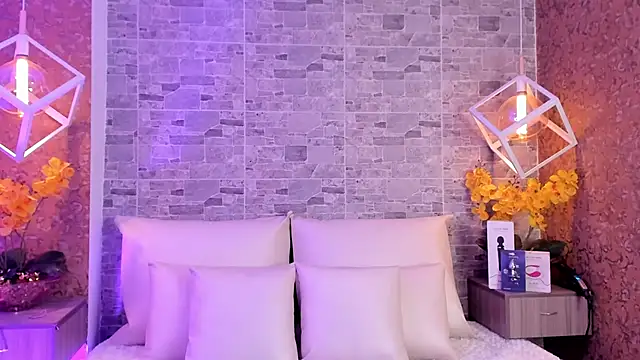 Catalina-Thompson online show from November 11, 2025, 12:05 pm