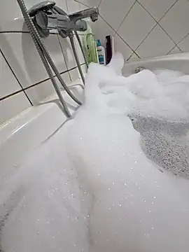 16enes16 online show from December 18, 2025, 5:52 pm