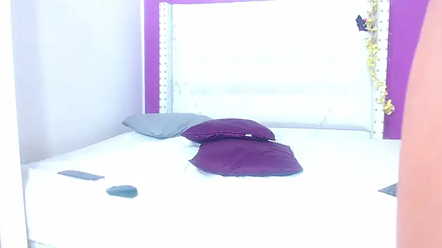 innocent sexybaby online show from November 28, 2025, 4:20 pm