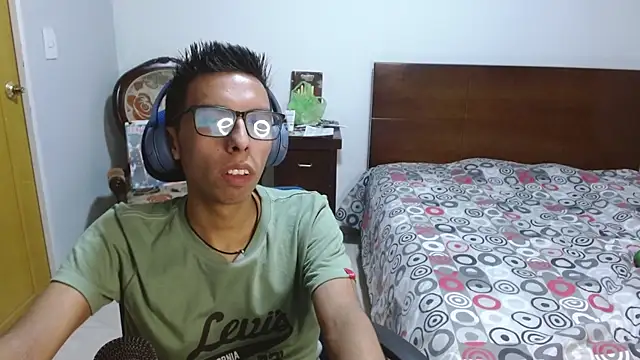 DavTwink3100 online show from November 26, 2025, 2:01 am